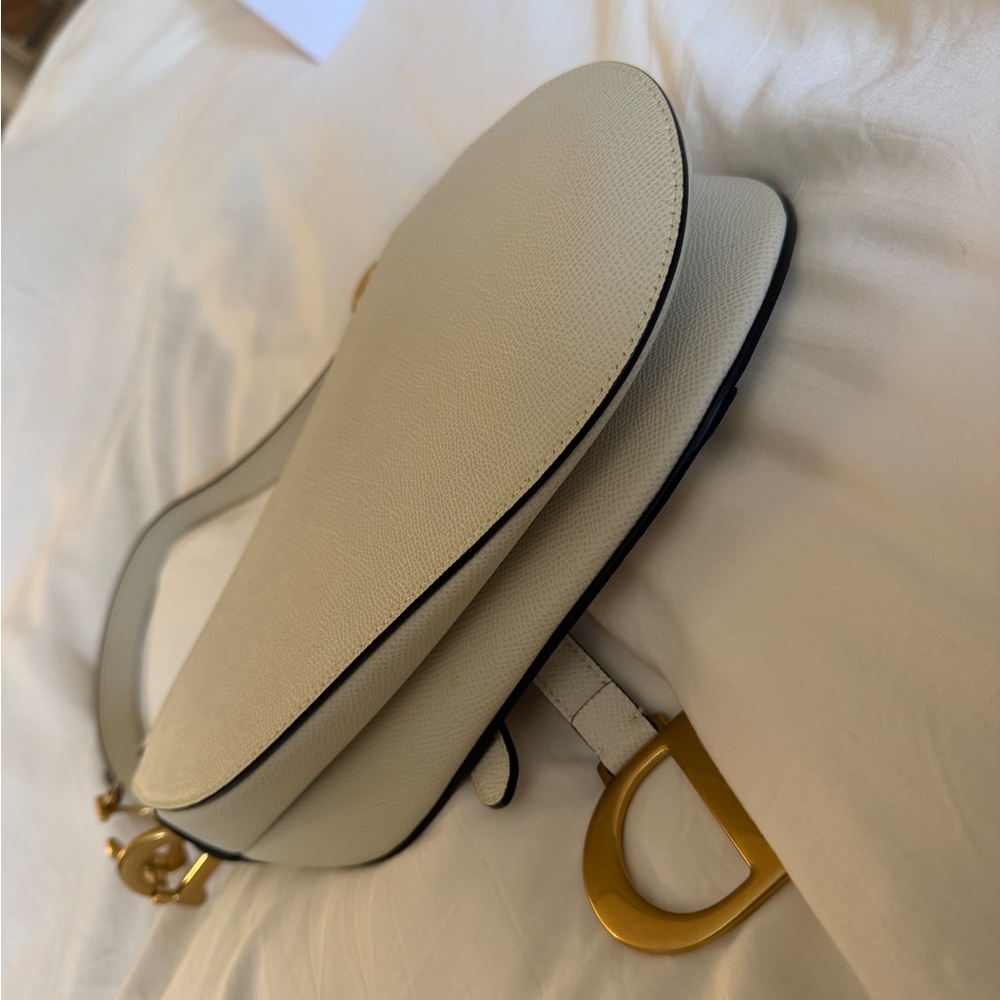 Dior Medium white saddle bag with strap - Picture 12 of 16